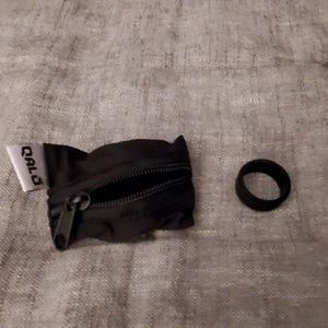 Qalo silicone black wedding band